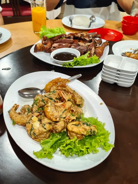 6 Tempat Makan Keluarga di Pekanbaru yang Bikin Acara Kumpul Jadi Lebih Seru 9 hipwee-Tempat makan keluarga di Pekanbaru Anom Restoran