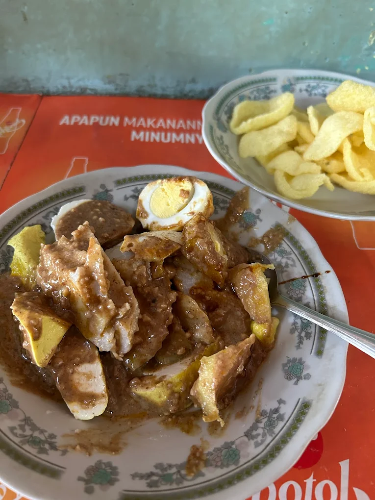 8 Tempat Makan Murah di Bogor yang Enak, Legendaris, dan Ramah Kantong 12 hipwee-Tempat makan murah di Bogor Doclang Bapak Odik