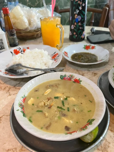 9 Tempat Makan di Medan yang Murah dan Enak, Dijamin Bikin Nagih! 14 hipwee-Tempat makan yang murah dan keren di Medan Soto Kesawan