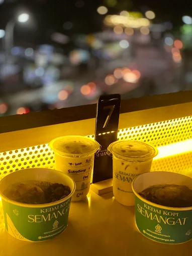 8 Tempat Nongkrong di Bekasi yang Cozy, Estetik, dan Cocok Buat Ngobrol Lama 11 hipwee-Tempat nongkrong di Bekasi Kedai Kopi Semangat