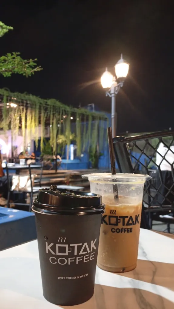 Ini 7 Tempat Nongkrong di Depok yang Paling Pas Buat Healing Tipis-Tipis 9 hipwee-Tempat nongkrong di Depok Kopi Kotak