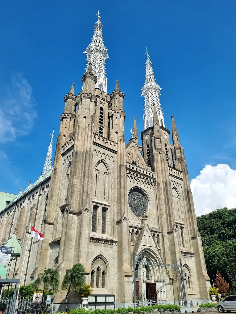 10 Tempat Wisata Gratis di Jakarta, Cocok untuk Jalan-Jalan Hemat saat Akhir Pekan 14 hipwee-Tempat wisata gratis di Jakarta Gereja Katedral Jakarta