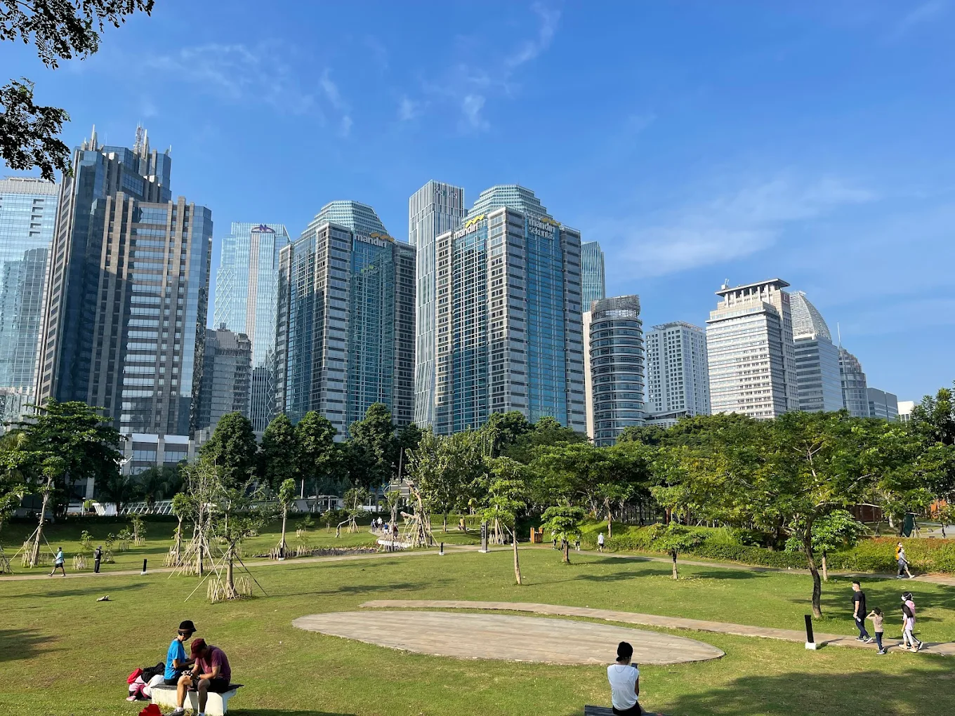 10 Tempat Wisata Gratis di Jakarta, Cocok untuk Jalan-Jalan Hemat saat Akhir Pekan 17 hipwee-Tempat wisata gratis di Jakarta Hutan Kota GBK