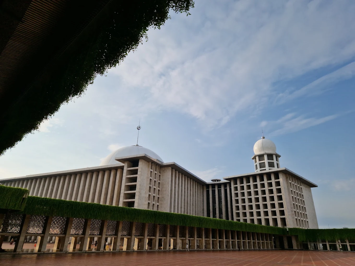 10 Tempat Wisata Gratis di Jakarta, Cocok untuk Jalan-Jalan Hemat saat Akhir Pekan 13 hipwee-Tempat wisata gratis di Jakarta Masjid Istiqlal