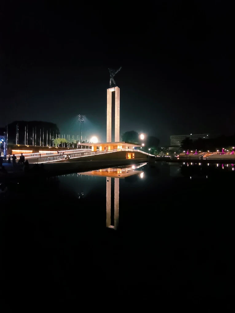 10 Tempat Wisata Gratis di Jakarta, Cocok untuk Jalan-Jalan Hemat saat Akhir Pekan 16 hipwee-Tempat wisata gratis di Jakarta Taman Lapangan Banteng