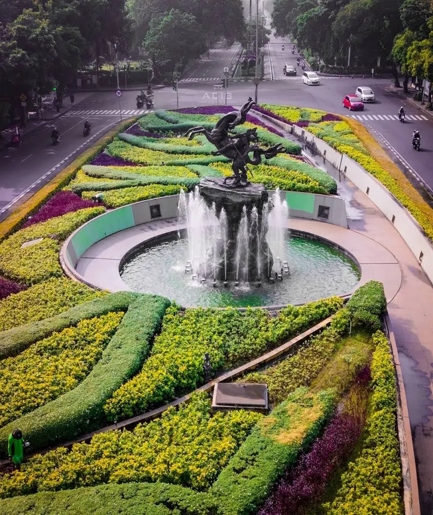 10 Tempat Wisata Gratis di Jakarta, Cocok untuk Jalan-Jalan Hemat saat Akhir Pekan 20 hipwee-Tempat wisata gratis di Jakarta Taman Suropati