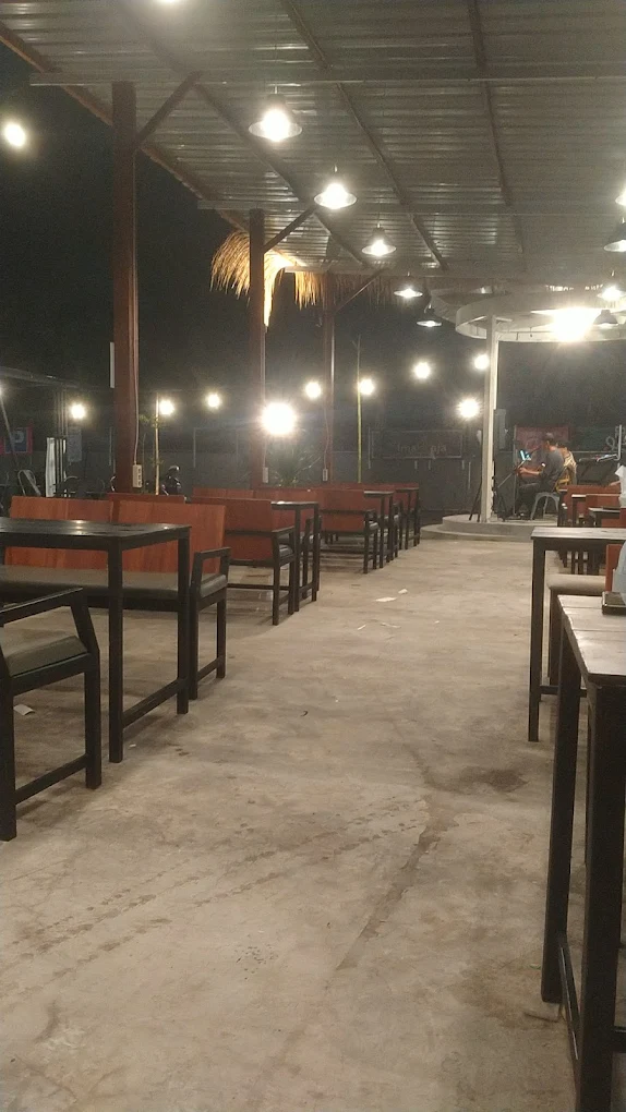Rekomendasi Tempat Nongkrong di Surabaya yang Murah, Cocok Buat Kantong Anak Muda! 10 hipwee-Termpat nongkrong di Surabaya yang murah meriah Bento Kopi Lontar