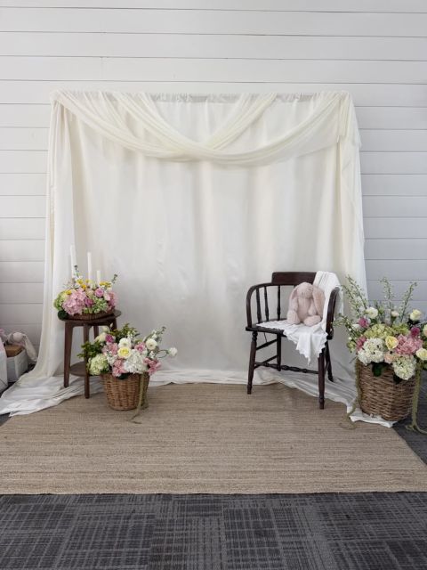 10 Backdrop Lamaran Simpel & Aesthetic yang Bikin Momen Makin Spesial 11