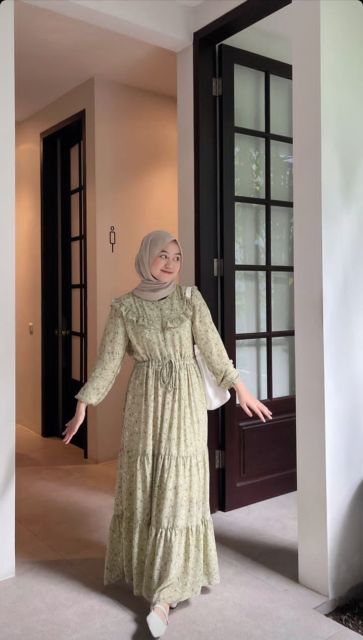 9 Outfit Ambil Raport Hijab yang Modis, Sopan, dan Bikin Pangling! 17