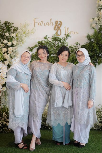 7 Baju Seragam Keluarga untuk Pesta Pernikahan Terbaru, Elegan & Instagramable 11