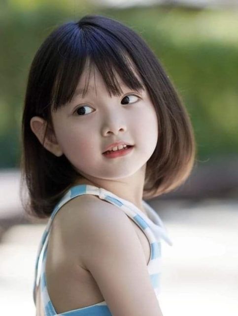 7 Model Rambut Anak Perempuan Sebahu yang Cantik & Praktis 8 classic shoulder-length cut
