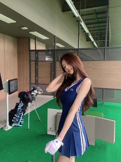 Inspirasi Outfit Golf Wanita yang Stylish dan Nyaman di Lapangan 10 golf dress