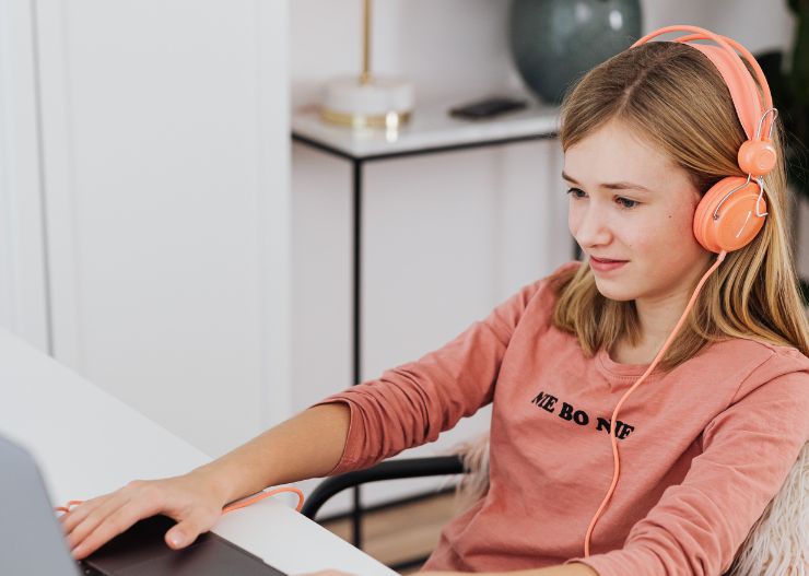 Ide Kado untuk Anak Perempuan 12 Tahun yang Bermanfaat 18 headphone