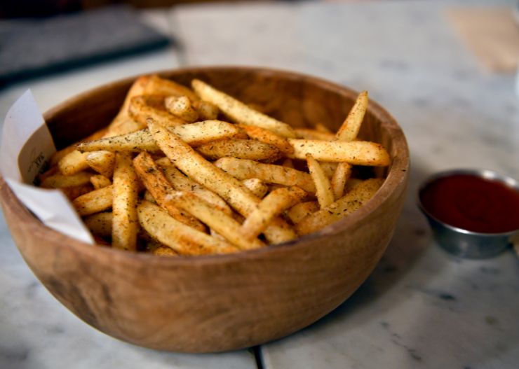 10 Snack Ulang Tahun Anak yang Enak dan Praktis Disajikan 17 kentang goreng