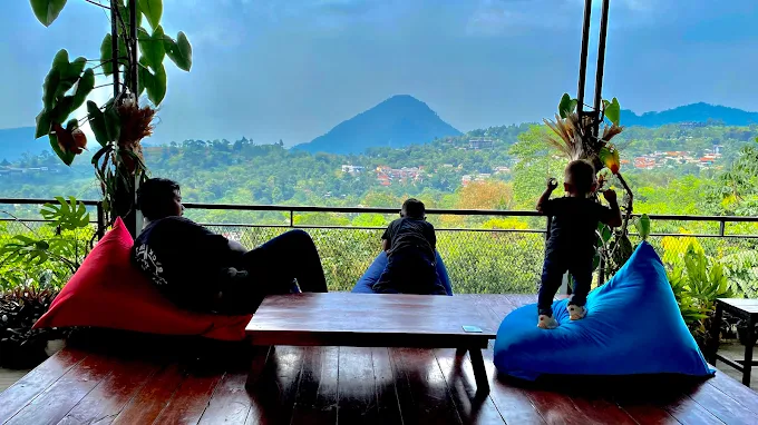 7 Tempat Nongkrong di Sentul View Bagus, PAS Buat Healing! 14 km 0 mountain cafe & resto