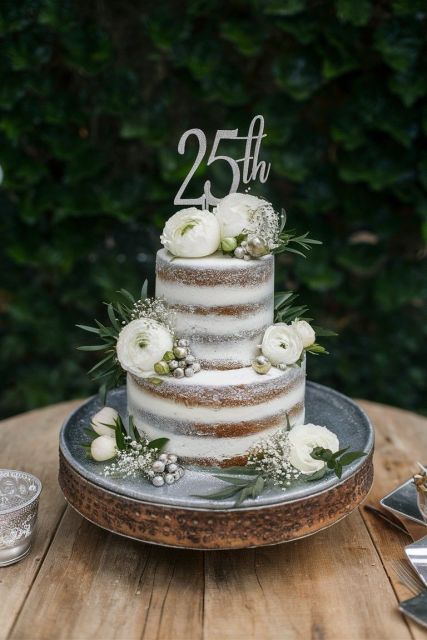 10 Ide Kue Anniversary Pernikahan yang Romantis, Simple, dan Bikin Pasangan Terharu 16