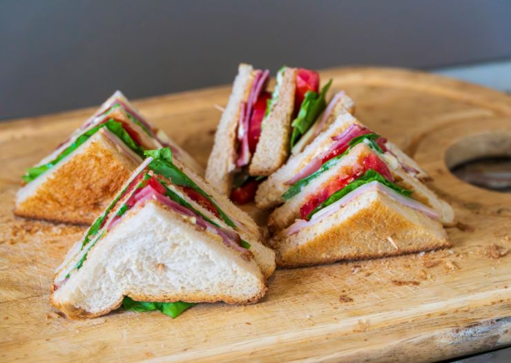 10 Snack Ulang Tahun Anak yang Enak dan Praktis Disajikan 11 mini sandwiches