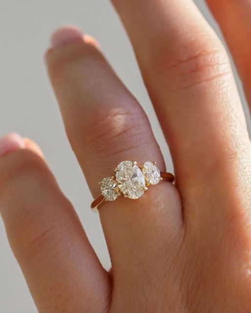10 Model Cincin Nikah yang Simple, Timeless, dan Elegan: Cocok di Jari Kamu, nih! 15
