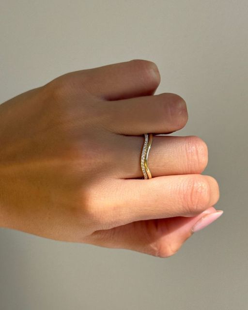 10 Model Cincin Nikah yang Simple, Timeless, dan Elegan: Cocok di Jari Kamu, nih! 17