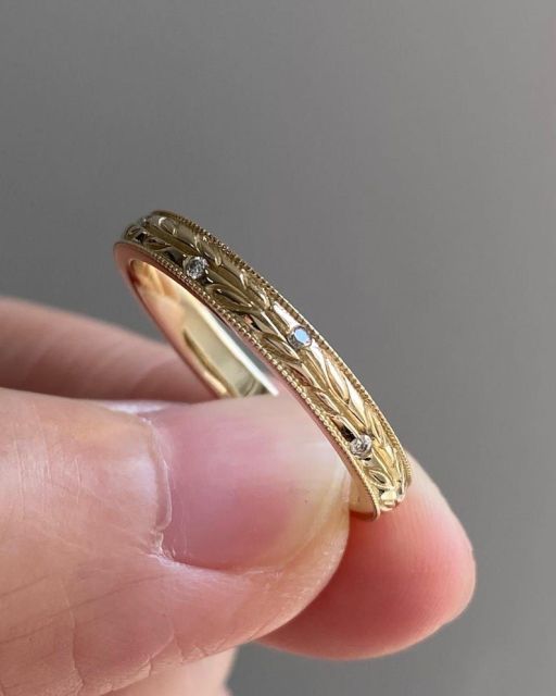 10 Model Cincin Nikah yang Simple, Timeless, dan Elegan: Cocok di Jari Kamu, nih! 18