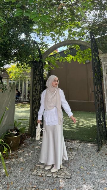 9 Outfit Ambil Raport Hijab yang Modis, Sopan, dan Bikin Pangling! 16