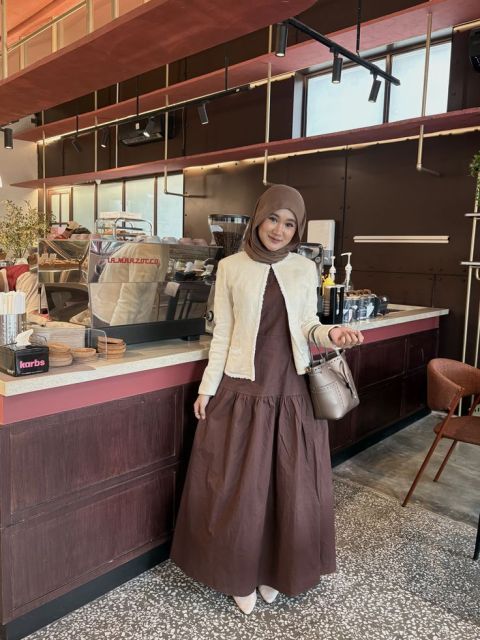 9 Outfit Ambil Raport Hijab yang Modis, Sopan, dan Bikin Pangling! 13