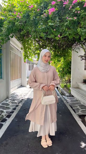 9 Outfit Ambil Raport Hijab yang Modis, Sopan, dan Bikin Pangling! 14
