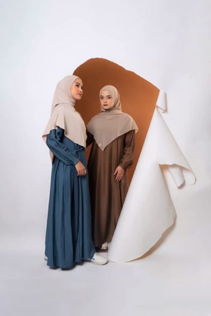 8 Outfit Foto Studio yang Bikin Hasil Jepretan Lebih Estetik dan Rapi 14
