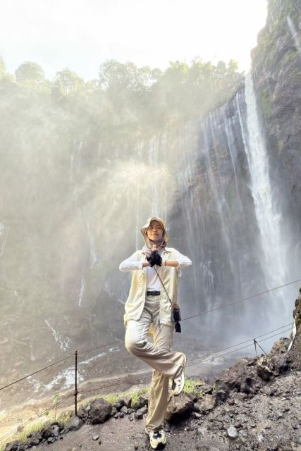 9 Outfit ke Curug buat Cewek agar Tampilan Tetap Kece Meski Basah Kuyup 13