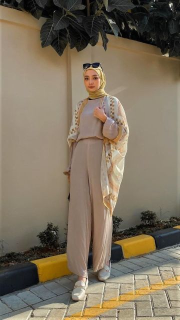 9 Outfit Ambil Raport Hijab yang Modis, Sopan, dan Bikin Pangling! 18