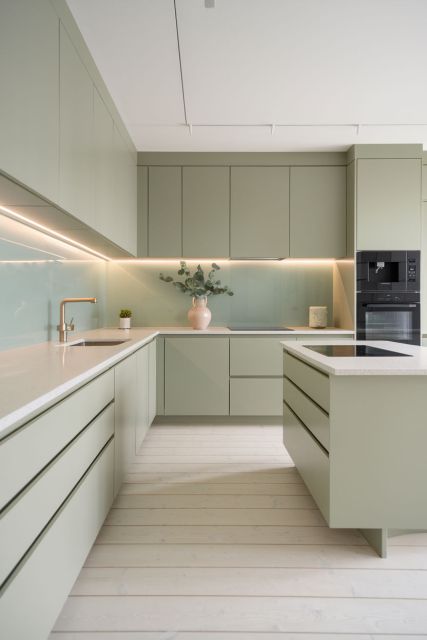 10 Warna Cat Dapur yang Bagus dan Memberi Kesan Nyaman 12 sage green kitchen