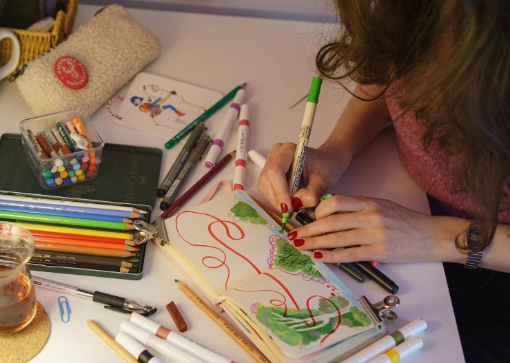 Ide Kado untuk Anak Perempuan 12 Tahun yang Bermanfaat 14 set alat menggambar