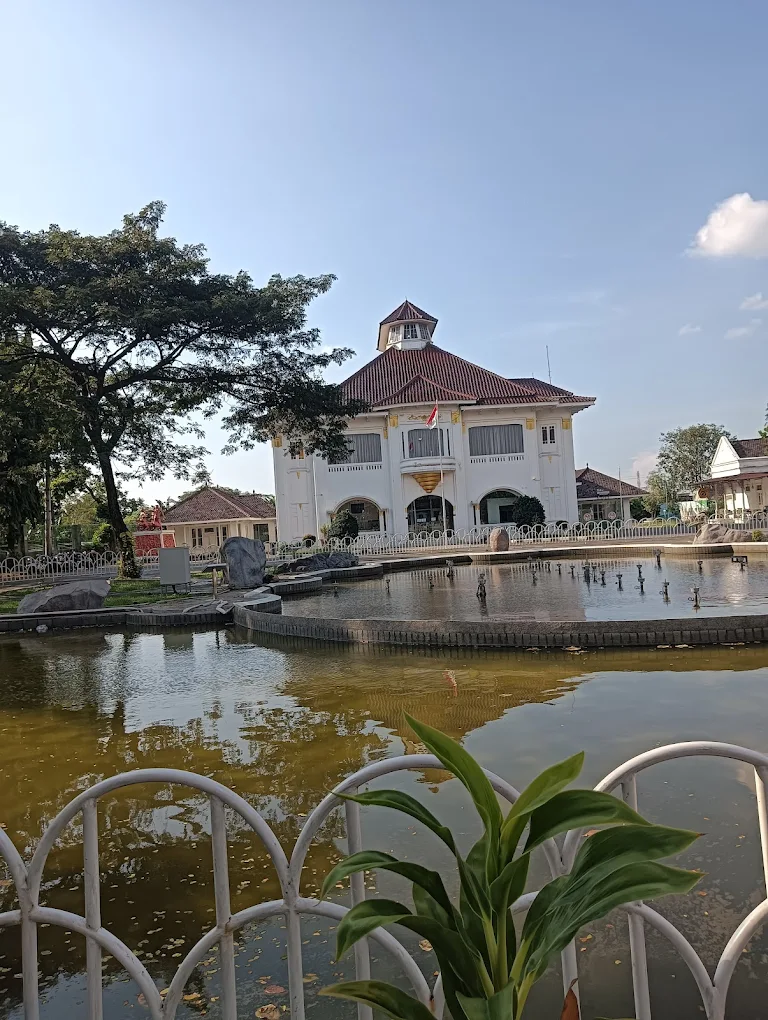 7 Tempat Wisata Bekasi Murah Meriah, Cocok Buat Healing Akhir Pekan 10 hipwee-tempat wisata Bekasi murah meriah Gedung Juang 45 Bekasi