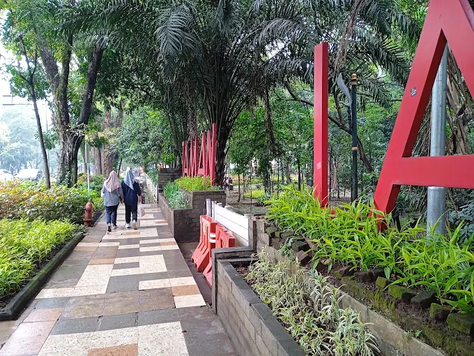 10 Tempat Wisata Gratis di Bandung yang Wajib Kamu Kunjungi 14 hipwee-tempat wisata gratis di Bandung Taman Lansia Photo by Asep Sudrajat