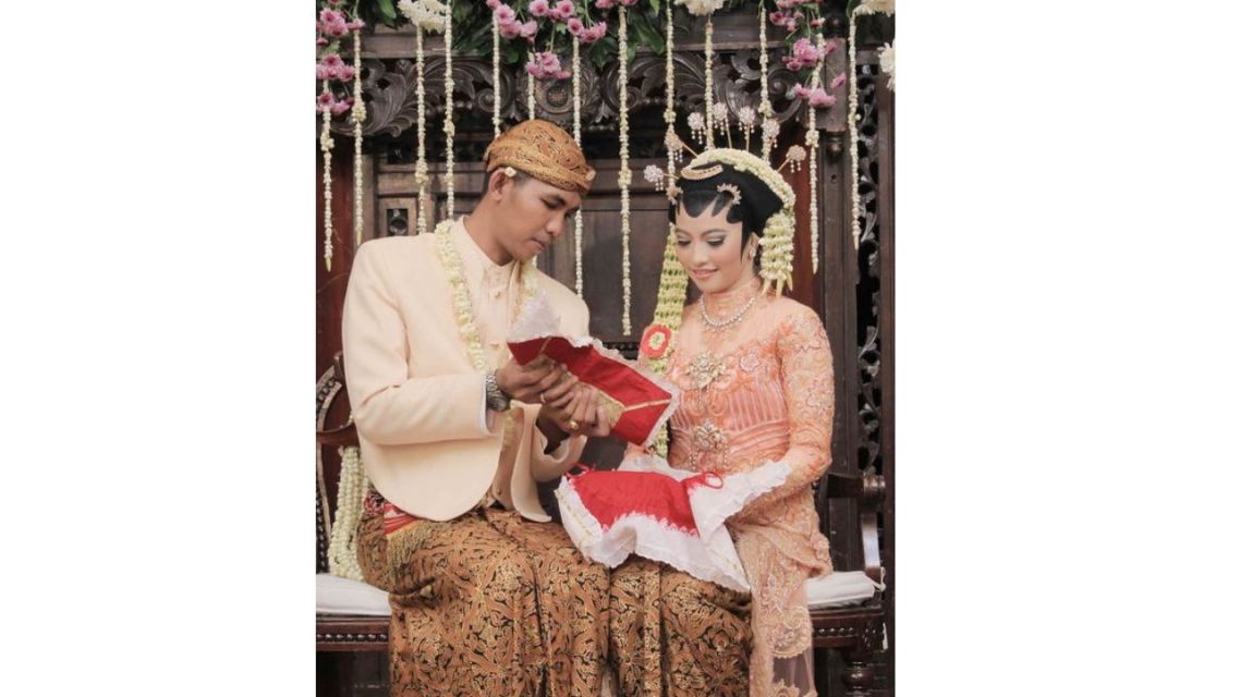 15 Prosesi Pernikahan Adat Jawa yang Sakral, Sarat Makna, dan Filosofis. 28 Prosesi dan Makna pernikahan adat Jawa (12)