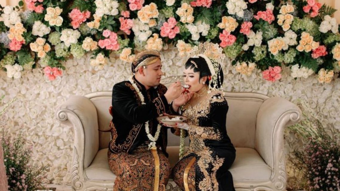 15 Prosesi Pernikahan Adat Jawa yang Sakral, Sarat Makna, dan Filosofis. 29 Prosesi dan Makna pernikahan adat Jawa (13)