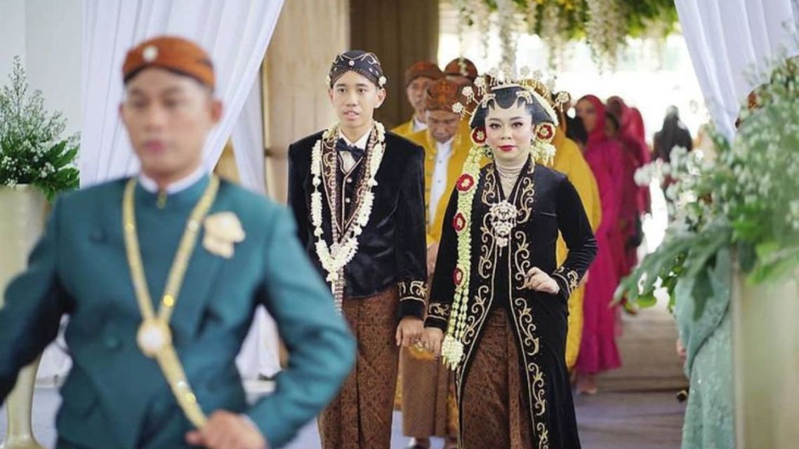 15 Prosesi Pernikahan Adat Jawa yang Sakral, Sarat Makna, dan Filosofis. 31 prosesi dan makna pernikahan adat jawa