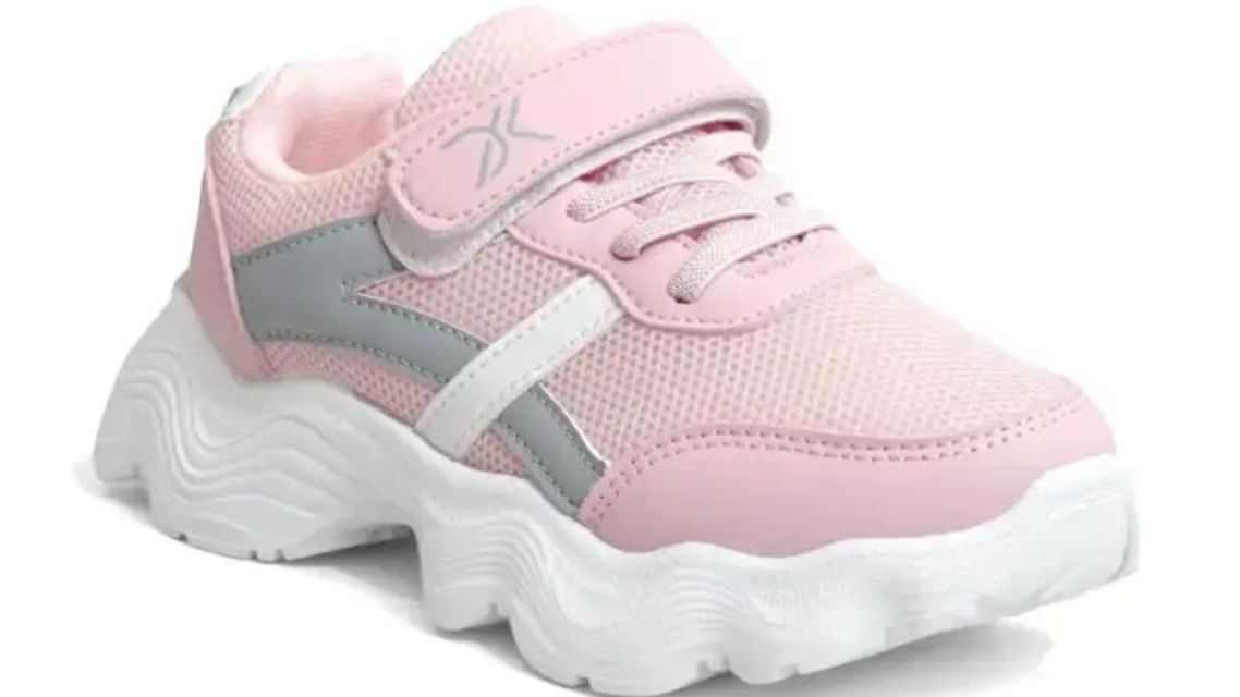 12 Sepatu Anak Perempuan SD yang Nyaman dan Stylish 17 Sepatu Anak Perempuan SD (4)