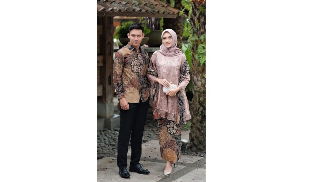 15 Ide Outfit Kondangan Couple Stylish, Serasi & Elegan 18 Outfit kondangan couple (2)