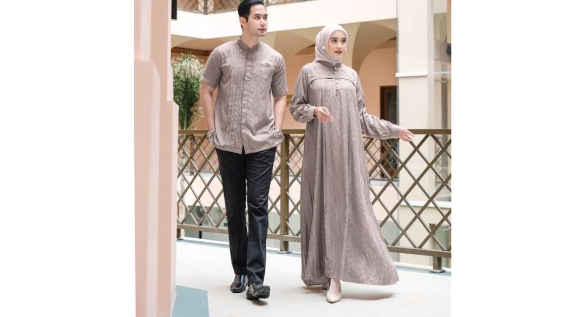 15 Ide Outfit Kondangan Couple Stylish, Serasi & Elegan 29 Outfit kondangan couple (13)