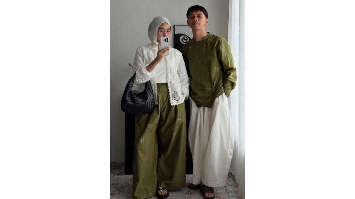 15 Ide Outfit Kondangan Couple Stylish, Serasi & Elegan 28 Outfit kondangan couple (12)