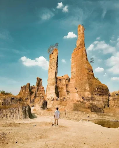 10 Tempat Liburan di Semarang Terpopuler & Worth Visiting 15 brown canyon semarang
