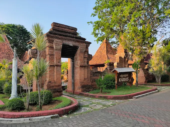 10 Tempat Liburan di Semarang Terpopuler & Worth Visiting 14 grand maerakaca semarang