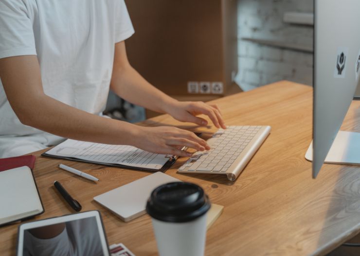 Keyboard Wireless vs Keyboard Wired di 2026, Pilih Mana? 15 kepraktisan penggunaan