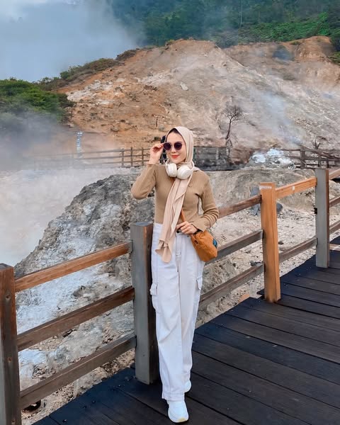 7 Outfit ke Dieng Wanita yang Nyaman & Tetap Kelihatan Modis 8 knit sweater untuk pergi ke dieng