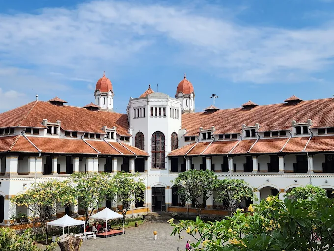 10 Tempat Liburan di Semarang Terpopuler & Worth Visiting 11 lawang sewu