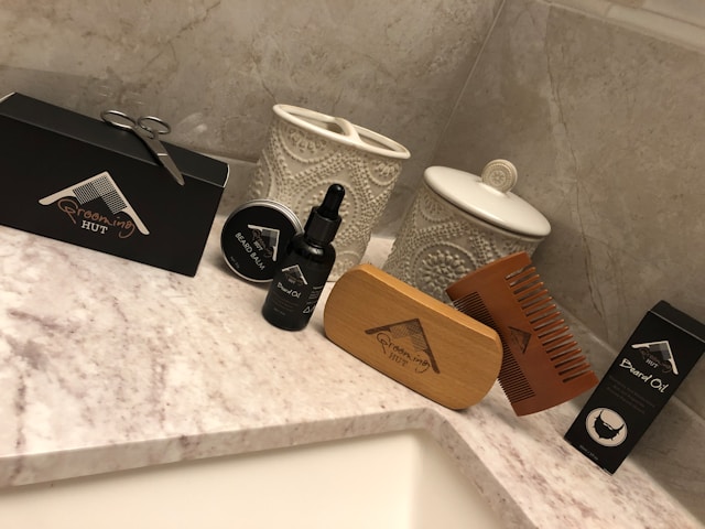 7 Rekomendasi Kado untuk Cowok yang Bermanfaat & Berkesan 13 men's grooming kit