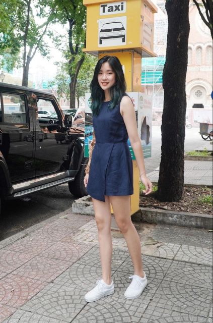 7 Outfit Cewek Pendek Stylish & Bikin Terlihat Lebih Jenjang 12 mini dress dengan waist definition