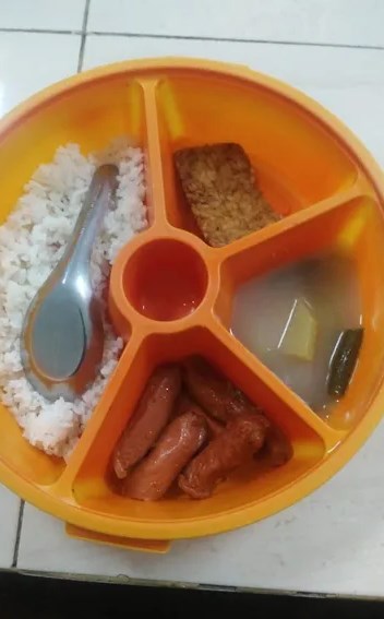 10 Menu Makan Anak 1 Tahun yang Bergizi dan Tidak Membosankan 18 nasi dengan tempe dan sayur bening