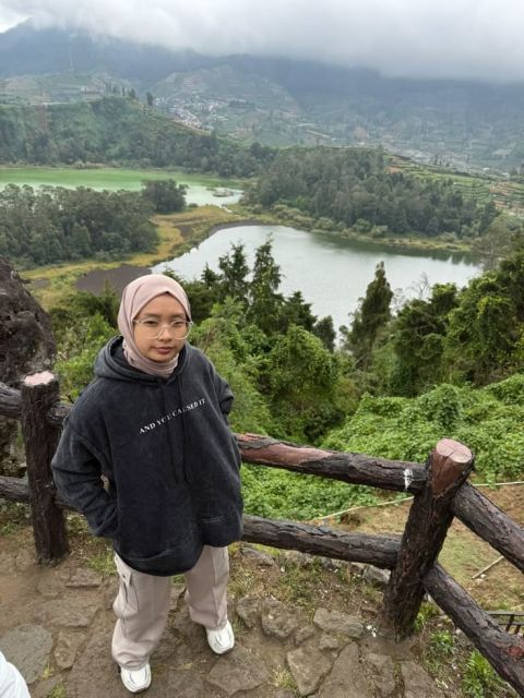7 Outfit ke Dieng Wanita yang Nyaman & Tetap Kelihatan Modis 9 oversized hoodie outfit